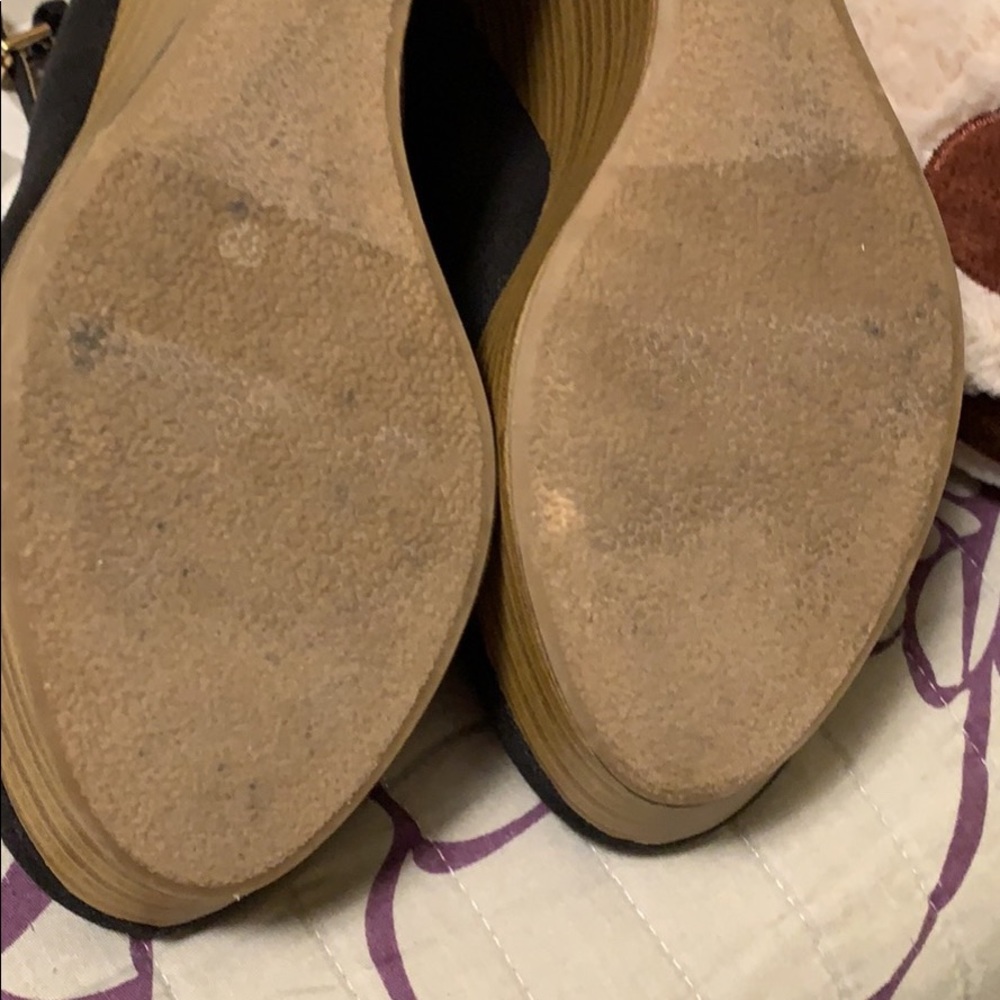 Shoes - Picture 7 of 8